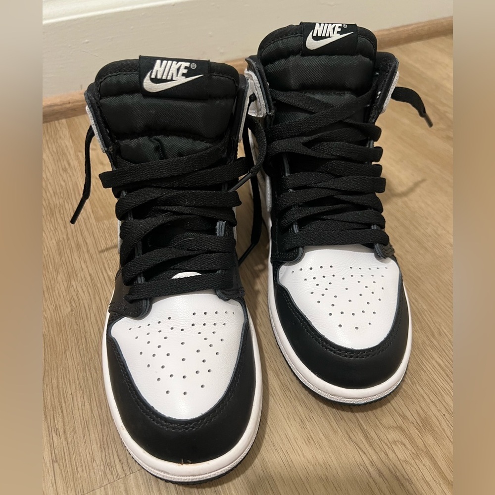 AIR JORDAN Nike Black and White Sneakers - Picture 3 of 10